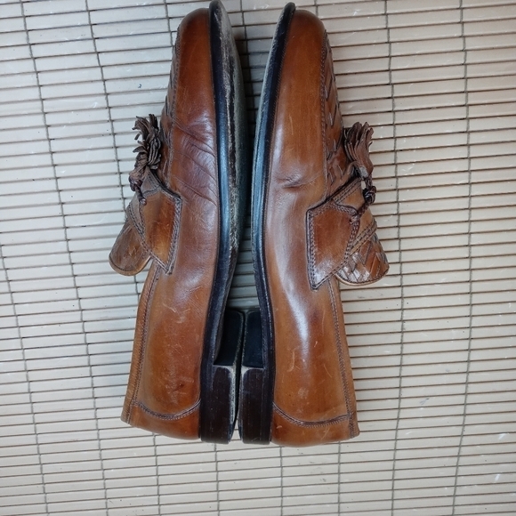 Johnston & Murphy men\'s woven leather brown tassel loafer sz 10.5M. Made in Ital